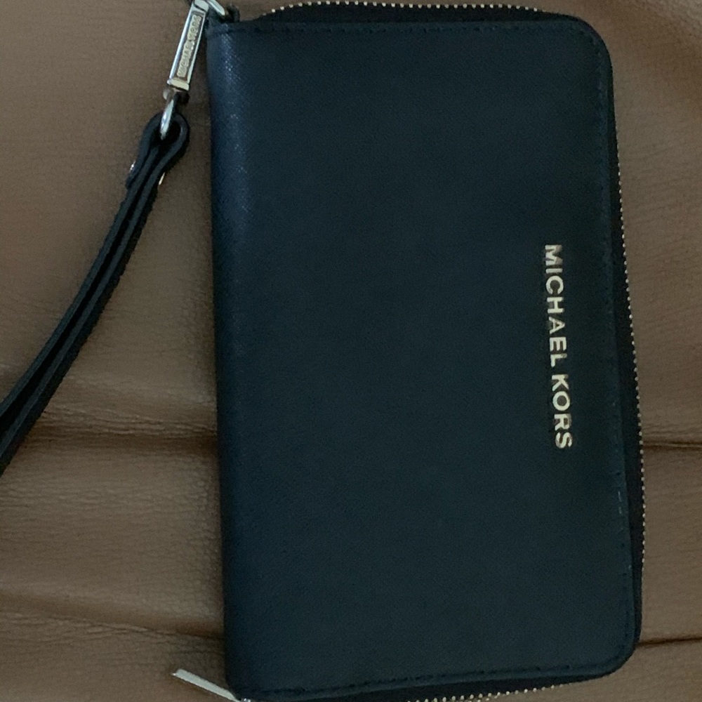 Michael Kors Wristlet Wallet